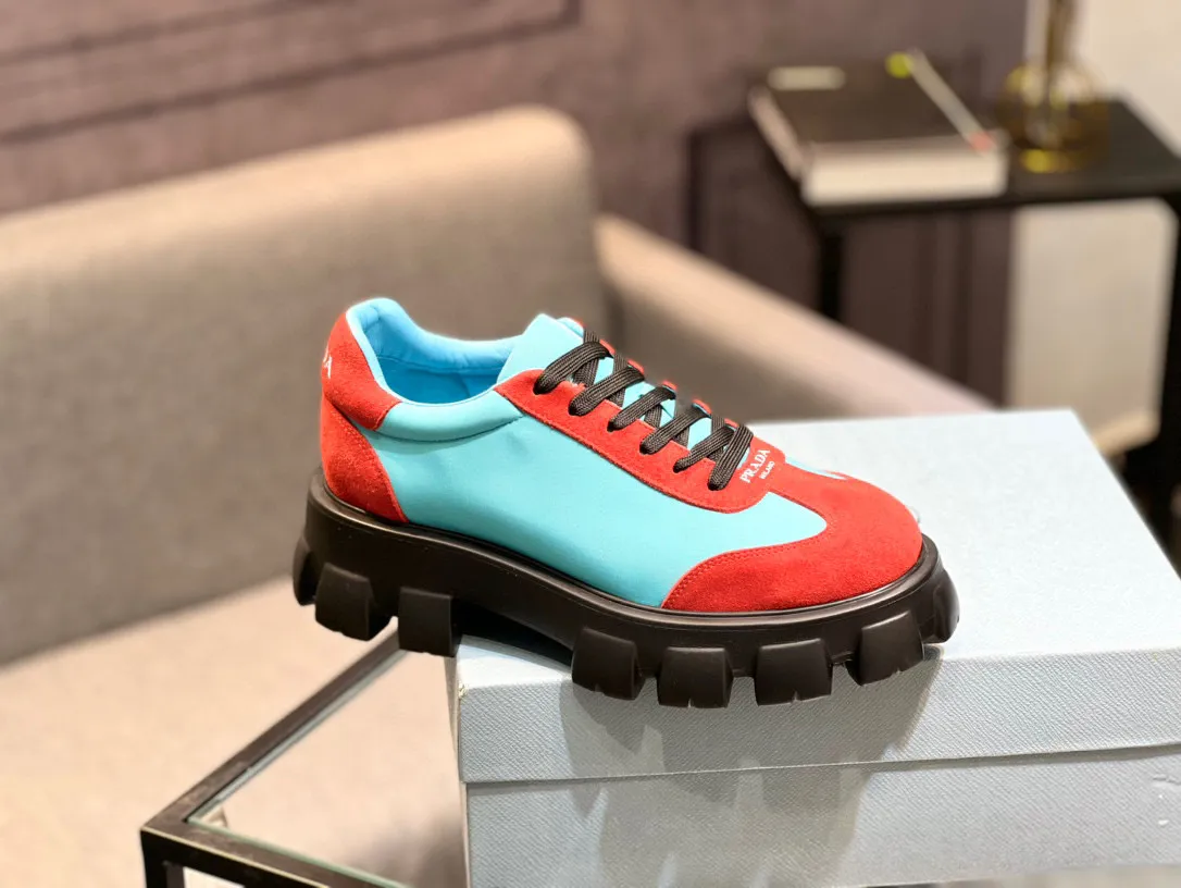 Men's shoes 💰540 Prada Latest 2025ss spring and summer catwalk series Thick-soled platform platform Casual sports shoes Couple style ☑️ Bold contrasting bright colors and fashionable combination Casual sports style design with exquisite details Classic personalized gear thick sole Increased comfort and unique modern trend style 🚩 Fabric: Cowhide ➕ Cloth Lining: Sheepskin Outsole: Original molded ultra-light foam material Sole thickness: 4.5CM Size: 35-45 (Female 40, Male 45, customized, non-returnable)